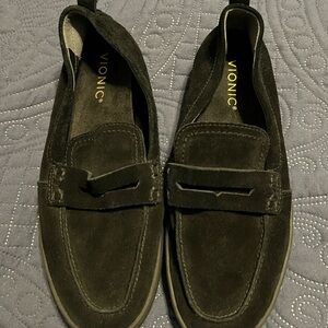 Vionic Women's Black Suede Loafers